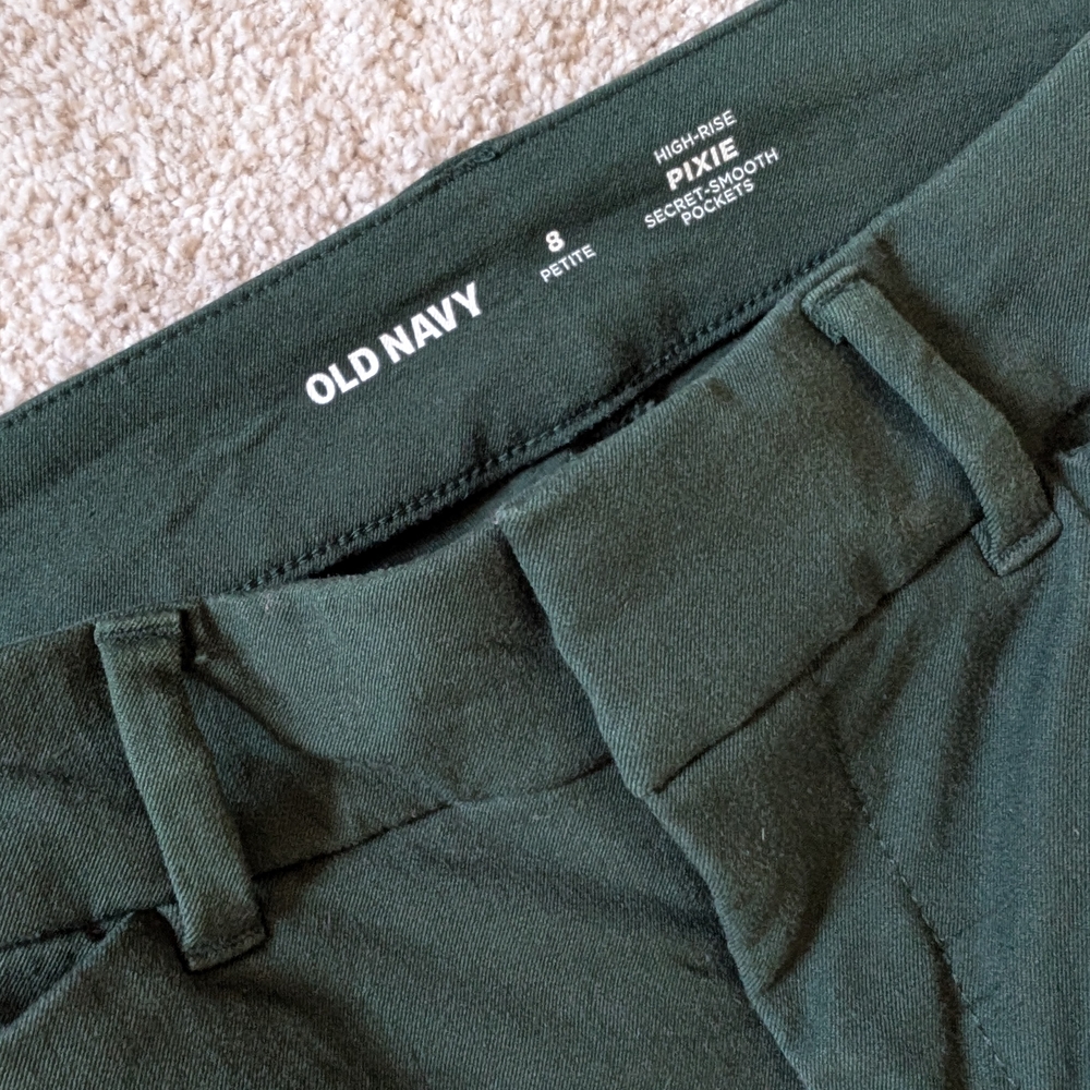 Old Navy High-Rise Pixie Pants in Dark Green Petite